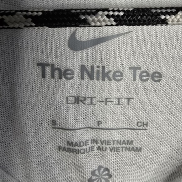 NWT 2 Nike Dri-fit Yoga Nike Tanktops Lavender And White Woman Size Small - Picture 9 of 9